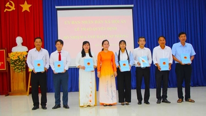UBND xã Hội An công bố và trao quyết định công tác cán bộ
