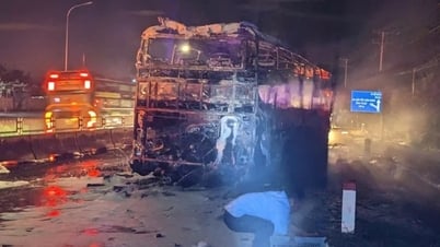 Lâm Đồng: Xe giường nằm chở hơn 20 hành khách bốc cháy...