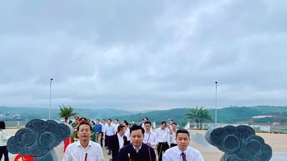 Lãnh đạo phường Bắc Gia Nghĩa viếng Nghĩa trang Liệt sĩ tỉnh và Tượng đài N’Trang Lơng