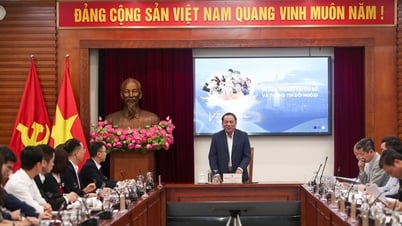 Bộ trưởng Nguyễn Văn Hùng làm việc với Cục Thông tin cơ sở và Thông tin đối ngoại