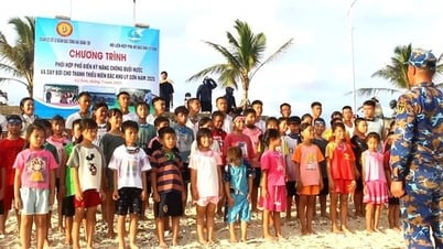 Hội LHPN đặc khu Lý Sơn: Huấn luyện bơi đảm bảo an toàn cho trẻ em