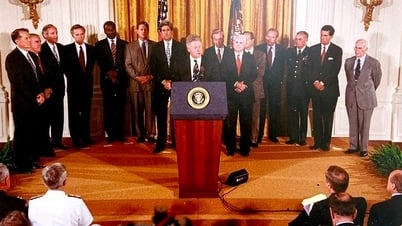 Xem lại thời khắc Tổng thống Bill Clinton tuyên bố bình thường hóa quan hệ với Việt Nam 30 năm trước