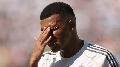 Kylian Mbappe gây sốt trên mạng sau trận thua thảm PSG