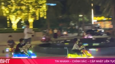 Nguy hiểm rình rập khi trẻ em đi xe điện trong công viên
