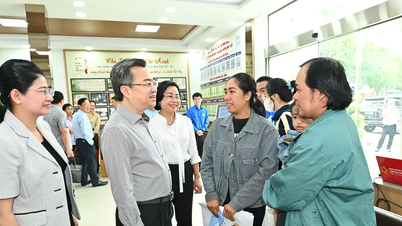 Đồng chí Nguyễn Thanh Nghị khảo sát Trung tâm phục vụ Hành chính công phường Phú Thọ, Bình Thới