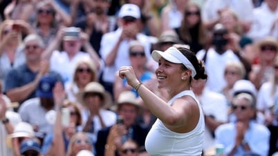 Anisimova gây sốc khi đánh bại số 1 thế giới Sabalenka để vào chung kết Wimbledon 2025