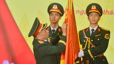 Nhà xuất bản Quân đội nhân dân nhận Huân chương Bảo vệ Tổ quốc hạng ba