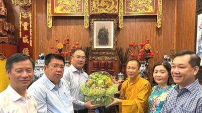 Lãnh đạo phường Đống Đa thăm một số tổ chức tôn giáo