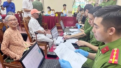 Đội nắng đến từng nhà phục vụ thu nhận mẫu ADN của thân nhân liệt sĩ chưa xác định được danh tính