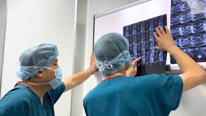 Noticias médicas 12 de julio: Cirugía de columna mínimamente invasiva para personas mayores