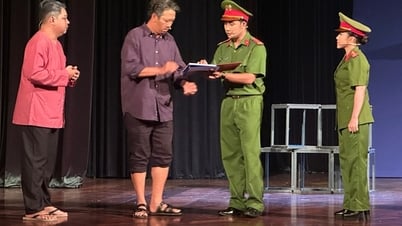 Sân khấu cần lắng nghe để vươn xa