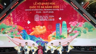 Lãnh đạo Trung ương và thành phố tham dự chung kết Lễ hội pháo hoa quốc tế Đà Nẵng 2025
