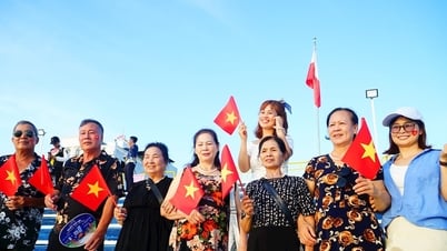 Du khách háo hức chờ đón chung kết DIFF 2025