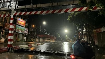 Ô tô tải va chạm gây hư hỏng cổng chào đường Ngô Quyền, phường Đông Kinh