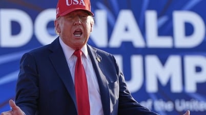 Tổng thống Trump ký lệnh tăng phí du khách nước ngoài