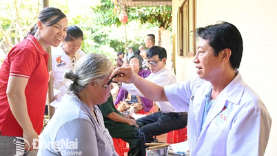 250 người được thăm khám, tặng thuốc miễn phí