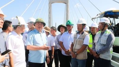 Bộ trưởng Bộ Xây dựng Trần Hồng Minh thăm công trường cầu Rạch Miễu 2