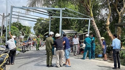 Xã Phú Hòa ra quân tháo dỡ quán, lều trại vi phạm hành lang sông
