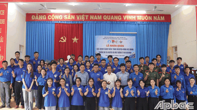 Sinh viên tham gia Chiến dịch Mùa hè xanh tại xã Gia Thuận