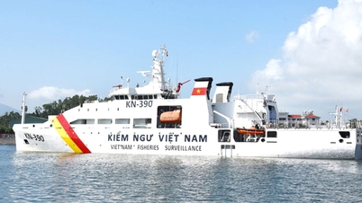 Điểm đặc biệt của 'con tàu không ngủ' KN 390 tham gia diễu binh trên biển