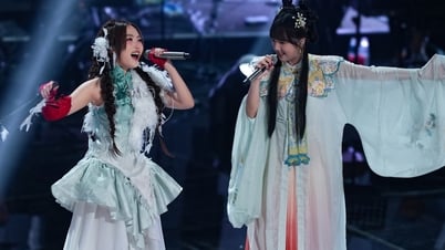 Phương Mỹ Chi và Khả Lâu hát như làm xiếc, là ‘nữ vương ngàn mặt’ ở Sing! Asia