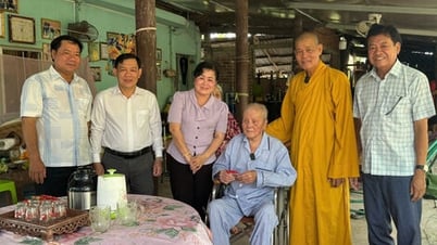 Thăm hỏi gia đình chính sách nhân dịp 27/7 tại xã Nhơn Ninh