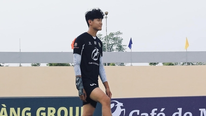 Thủ môn cao gần 2 m của lò HAGL khoác áo Ninh Bình: 'Ngọc thô' chờ được giũa