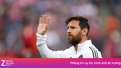 Ronaldo: 'Messi tạo ra điều kỳ diệu khi chạm bóng'
