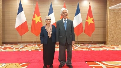 Tổng thống Pháp thăng cấp huân chương cho vợ chồng GS Trần Thanh Vân