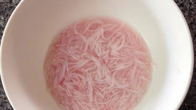 Thông tin 'bún đổi màu hồng' gây lo lắng: Phân tích của chuyên gia