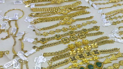 Giá vàng trong nước đi ngang, neo ở mốc 121,5 triệu đồng/lượng