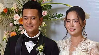 Hùng Thuận 'Đất phương Nam' hôn và nói lời ngọt ngào với vợ trong lễ cưới
