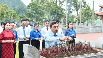 Đoàn công tác Ủy ban MTTQ Việt Nam tỉnh dâng hương tại Khu di tích Quốc gia đặc biệt Tân Trào