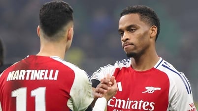 Tin tức về chuyển nhượng 12/7: MU mua Timber, Liverpool lấy Ekitike