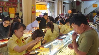 Giá vàng chiều nay 14/7/2025: Giá vàng trong nước và thế giới bất động trước chính sách quản lý mới