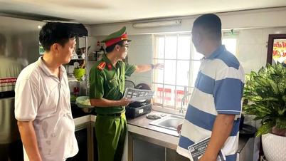 Vận động người dân tháo dỡ "chuồng cọp" để thoát hiểm
