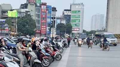 What do Hanoi people say about banning gasoline motorbikes from July 2026?