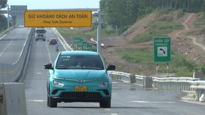 Cao tốc Vạn Ninh- Cam Lộ đang thi công, nhiều phương tiện vẫn tự ý lưu thông