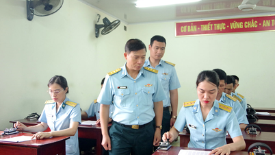 Bám máy, bám đài, bảo đảm liên lạc thông suốt