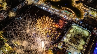 عرض أسبوعي للألعاب النارية على ارتفاعات منخفضة، من المتوقع أن "يضيء" السياحة الليلية في كوانج تري