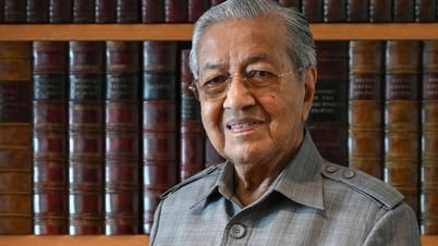 Cựu thủ tướng Malaysia nhập viện sau khi đạp xe 9km mừng thượng thọ 100 tuổi