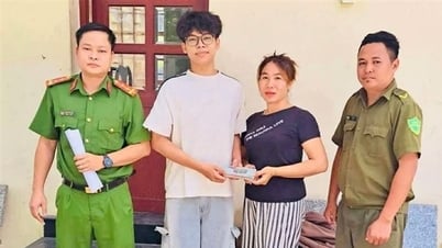 Nhặt được 37 triệu đồng, nam sinh lớp 12 trình báo Công an xã tìm người trả lại