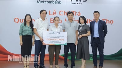 Vietcombank Ninh Bình chi trả quyền lợi bảo hiểm nhân thọ trị giá 1,5 tỷ đồng cho khách hàng
