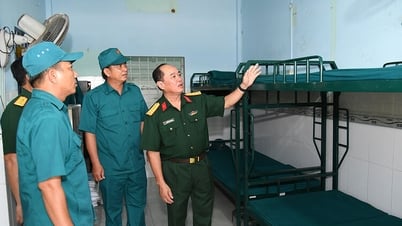 Kiểm tra, nắm tình hình hoạt động Ban Chỉ huy Quân sự phường Long Xuyên và xã An Châu