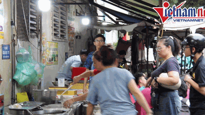Quán chè mâm nửa thế kỷ ở TPHCM nườm nượp khách, bán gần 1.000 bát mỗi ngày