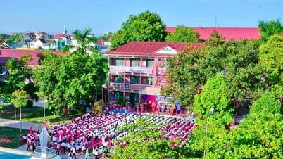 合併後、8つの専門高校にどの著名人の名前がつけられたでしょうか？