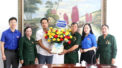 Tỉnh Đoàn Phú Thọ chúc mừng Hội Cựu Thanh niên xung phong nhân dịp kỷ niệm 75 năm Ngày truyền thống