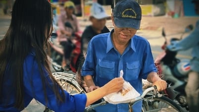 Gen Z: Viết lịch sử tử tế bằng ‘thì hiện tại’