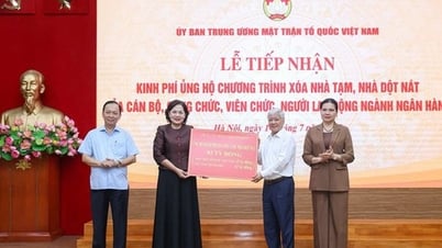 Ủy ban Trung ương MTTQ Việt Nam tiếp nhận kinh phí ủng hộ xóa nhà tạm, nhà dột nát
