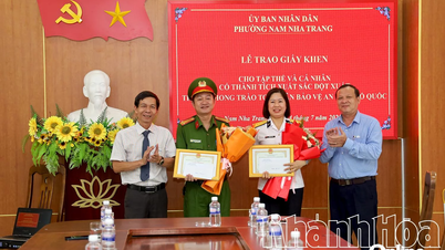 Phường Nam Nha Trang khen thưởng đột xuất cho người nhặt được của rơi, trả người đánh mất.